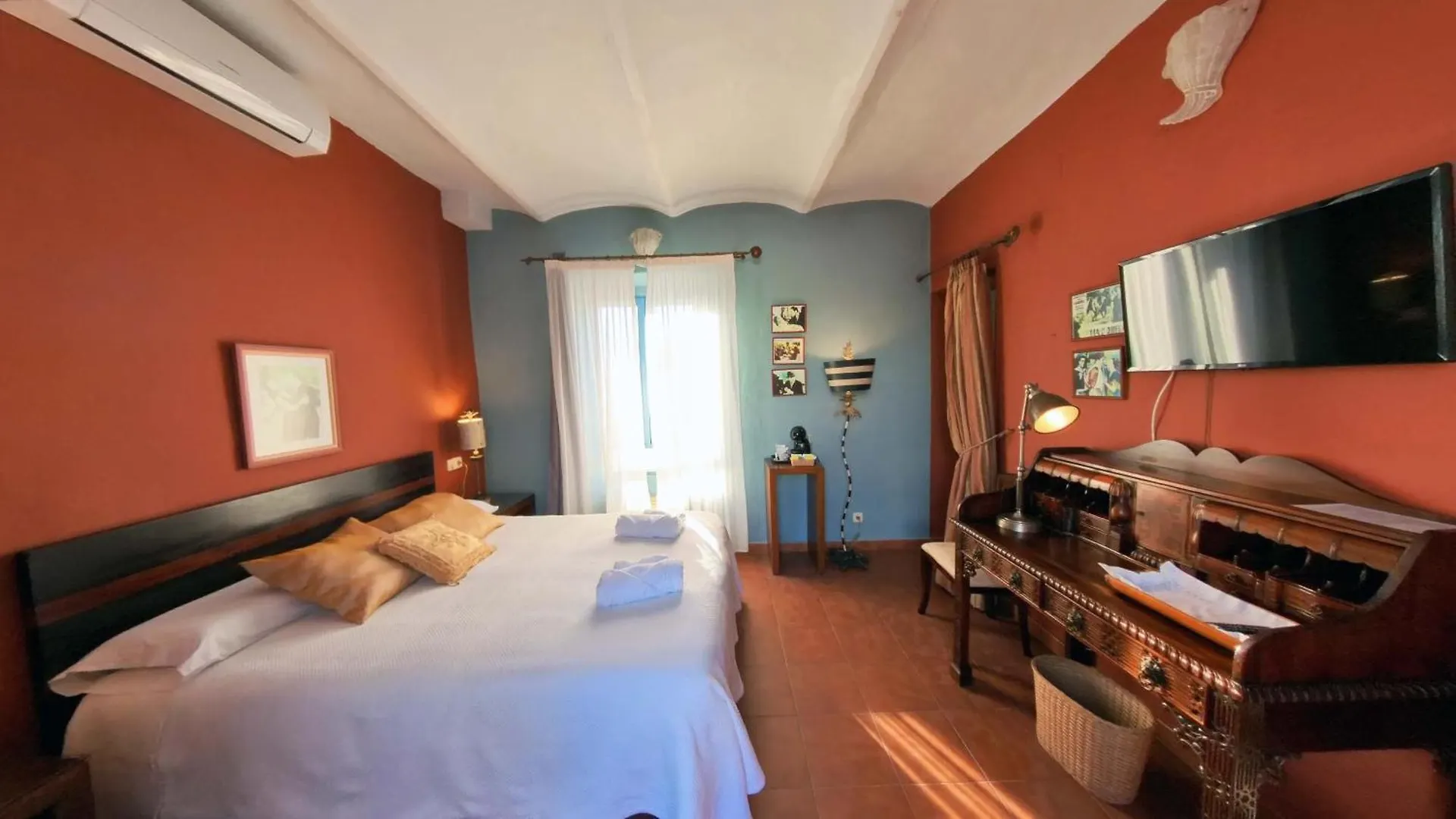 Hotel Utopia Benalup-Casas Viejas 4*,